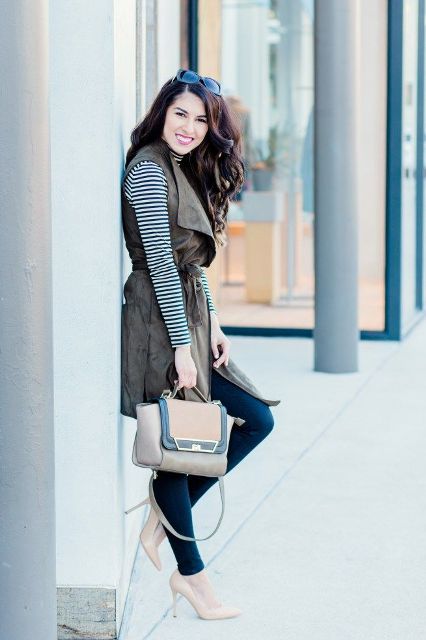 With striped shirt, skinny pants, beige pumps and bag
