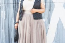 a plus size outfit with a tulle skirt for spring