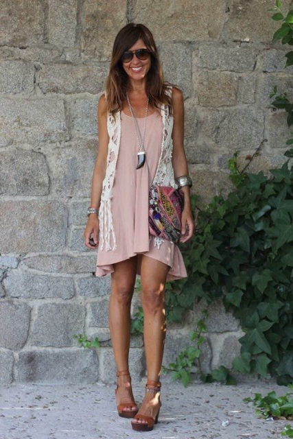 With pale pink mini dress, chain strap bag and brown leather shoes