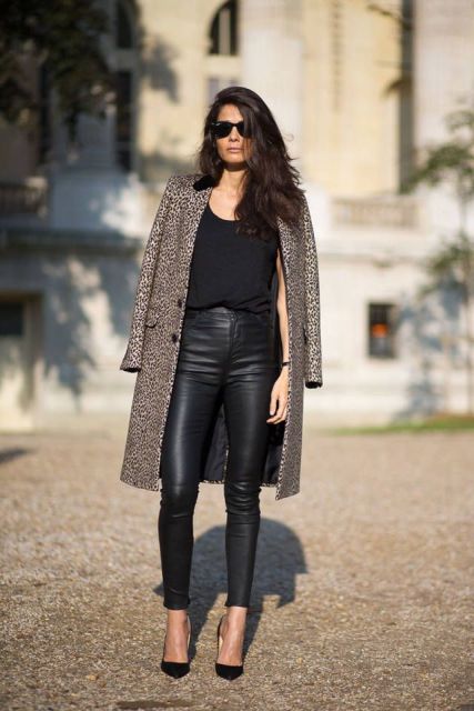 With printed coat, black shirt and black pumps