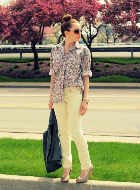 With yellow pants, gray shoes and denim jacket