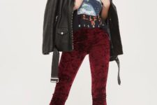 With printed t-shirt, black leather jacket and black flat boots