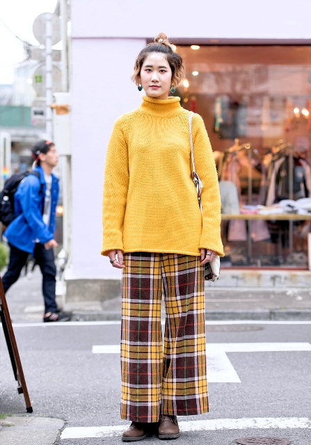 With yellow oversized sweater, tote and brown boots