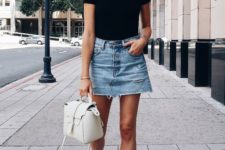 a black tee, a light blue denim mini, white sneakers and a creamy bag for a relaxed summer look