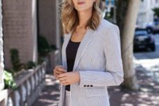 02 a thin stripe short suit, a black top – just add black shoes and go to work