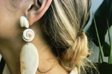 statement seashell earrings of shells of various sizes are your trendy accessory for this summer