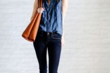 With skinny jeans, brown tote bag and black sandals