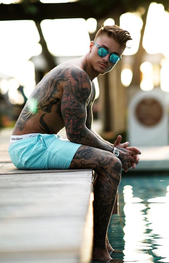 bright turquoise swim trunks with pockets are a comfy and stylish sporty idea