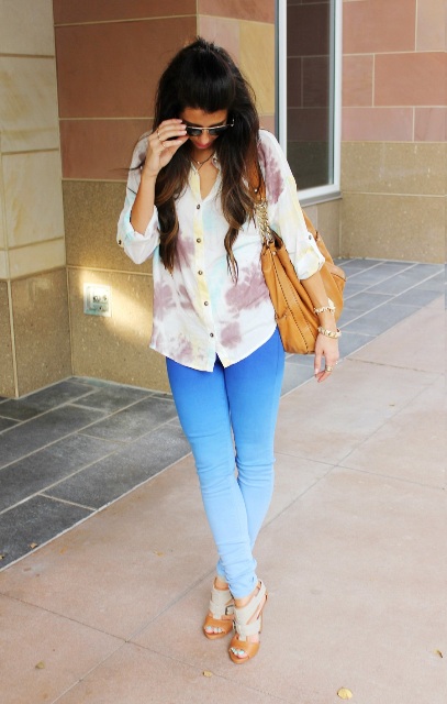 With printed button down shirt, brown leather tote bag and cutout shoes