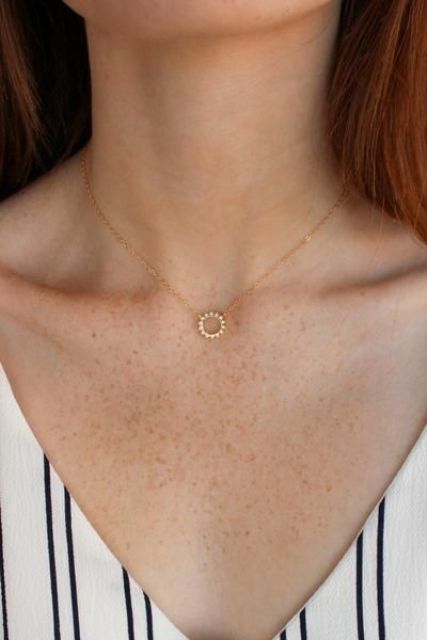 a minimalist gold halo necklace up to the neck will delicately highlight your look