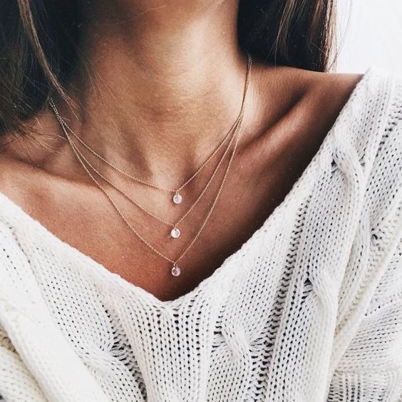 layered necklaces with little coins is a chic idea to accessorize your outfit without looking too much