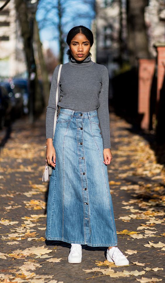 a simple fall outfit with a grey turtleneck, a blue denim maxi skirt on buttons, white sneakers and a white bag