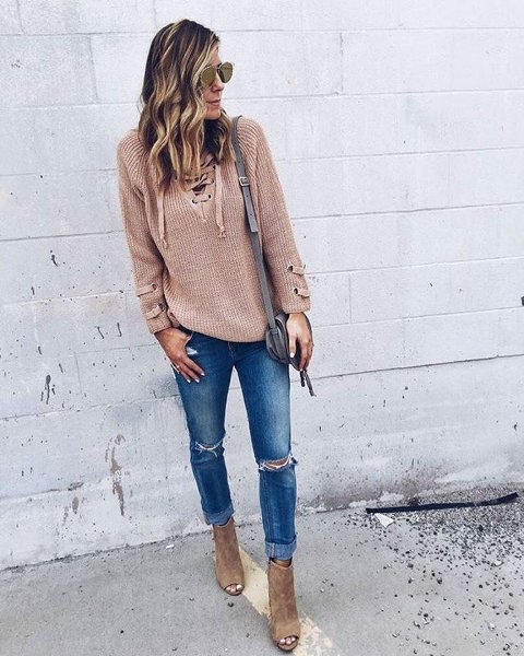 With cuffed jeans, gray bag and beige cutout ankle boots
