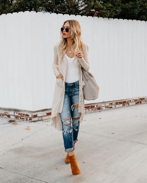 With white shirt, gray leather tote bag, distressed cuffed jeans and brown ankle boots