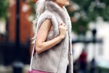 a fall or winter look with a white top, black skinnies, a grey faux fur waistcoat and a bold fuchsia box bag