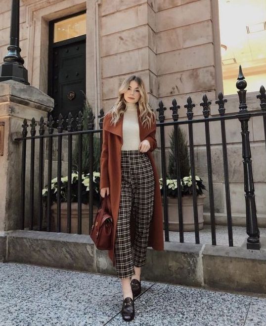 plaid pants, especially woolen ones, are perfect for winter, choose them cropped and rock