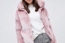 a cute look with printed pants, a white jumper, a pink beanie and a pink velvet padded jacket