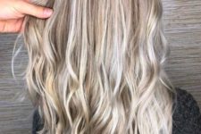 beautiful mushroom blond with slight waves and medium length is a stylish idea to wear right now
