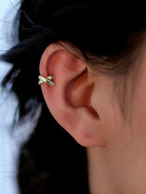 a gorgeous minimalist cross ear cufff is a super trendy accessory idea for a modern girl