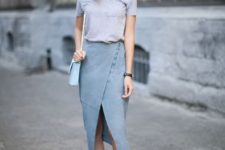 a grey tee, a blue denim midi skirt with an asymmetric front slit, pink shoes and a blue bag