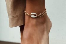 05 a gold chain anklet with a seashell is a mix of two hottest jewelry trends that are totally on now