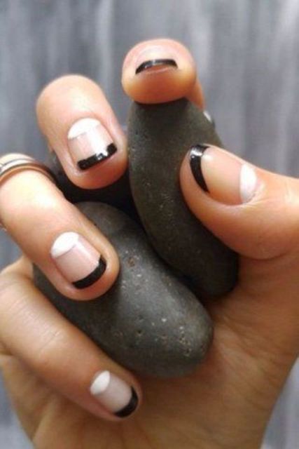 a double tip Frnech manicure with black and white elements is a modern and fresh idea to wear this classics