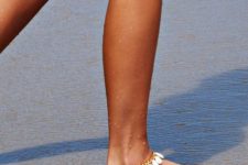 06 a gold chain with seashell anklet is a cool combo of two hottest jewelry trends of 2020