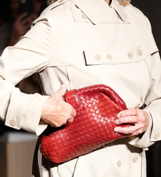a retro bag of woven leather in bright red is a cool accessory that will make your stand out