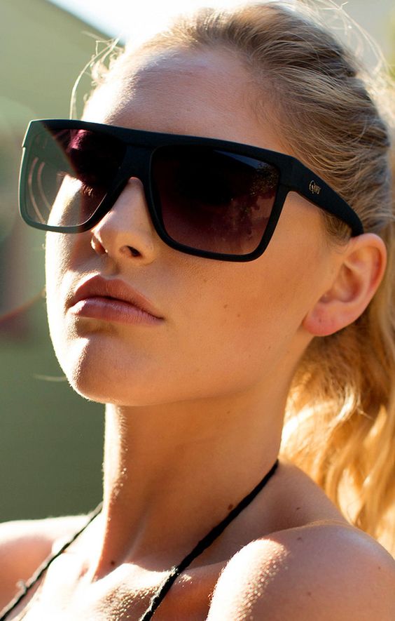 cool modern D-frame sunglasses in classic and basic colors are classics mixed up with something modern