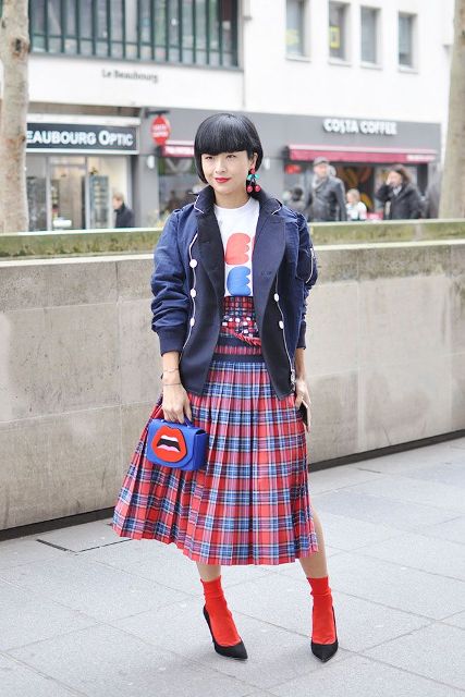 With t-shirt, navy blue jacket, checked pleated skirt, black pumps and printed bag