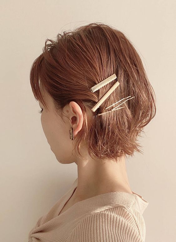 a simple hairstyle for every day with some locks accented with bobby pins is a cool idea for every day