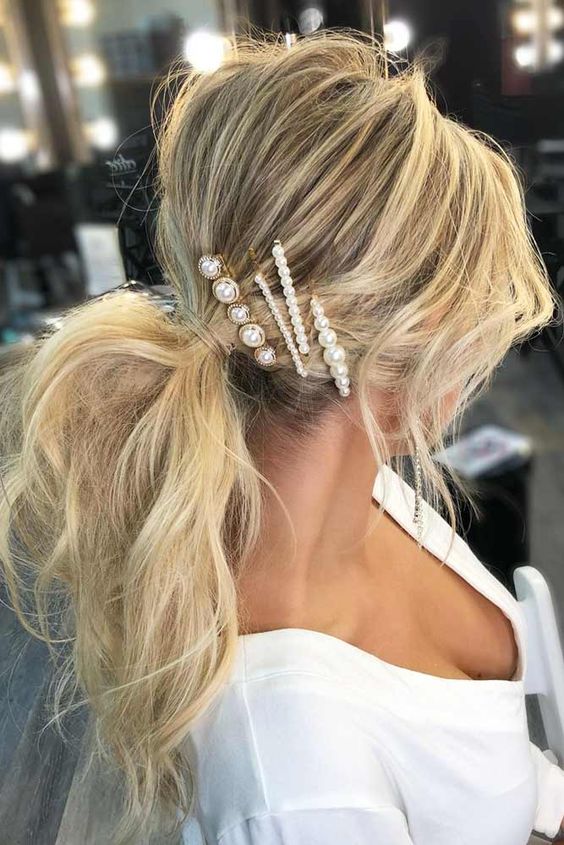 an arrangement of pearl hair pins is a cool idea to accessorize your simple and messy ponytail