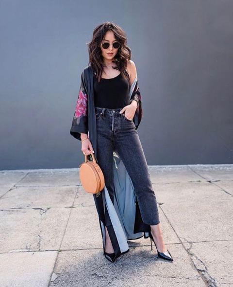 With black top, cropped jeans, round bag and black pumps