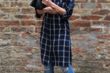 a navy plaid knee shirtdress, blue ripped skinnies, tan shoes and a black bag for a chic look