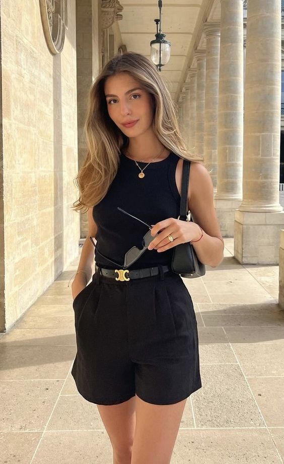 a classy summer Old Money look with a black halter neck top, linen shorts, a belt and a baguette bag is cool
