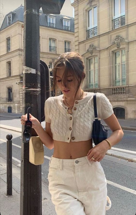 a crop top with buttons, white jeans, a black baguette bag and layered necklaces are a cool look for summer