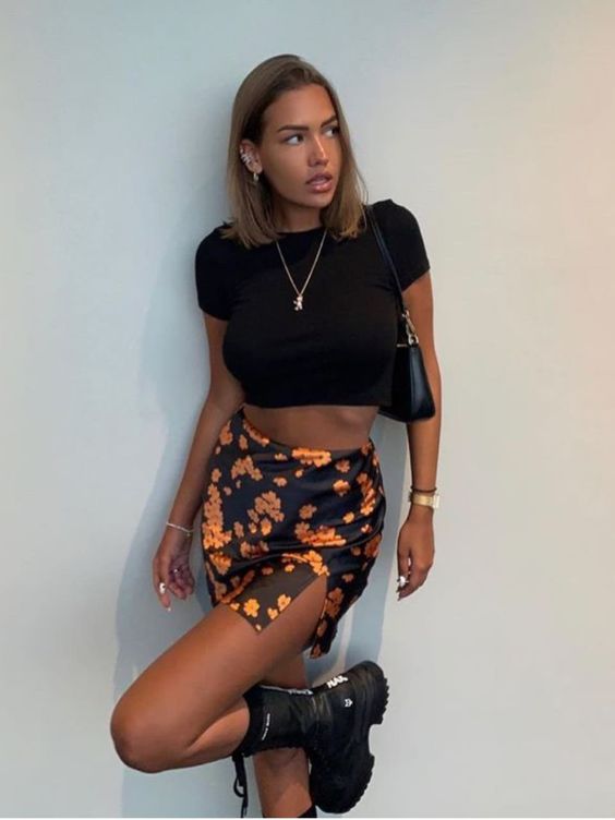 A sexy look with a black cropped t shirt, a floral mini, black chunky boots and a black baguette is awesome