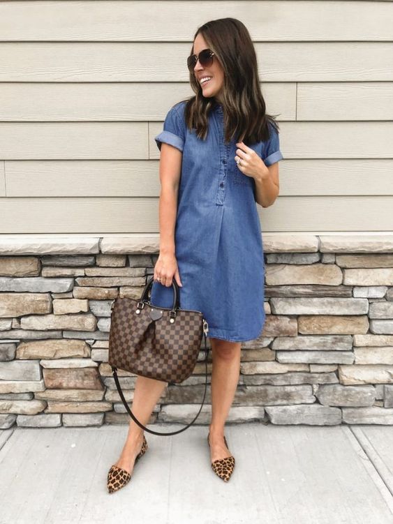 a simple look with a blue denim knee dress with short sleeves, animal print flats and a tote