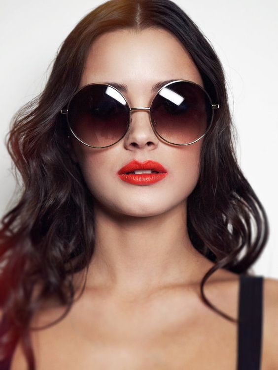 a fresh take on classics - oversized ombre round sunglasses in a thin frame