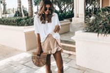 a nice neutral outfit for vacations