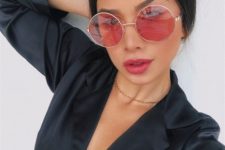 oversized clear pink round sunglasses are a very fashionable option for a modern girl
