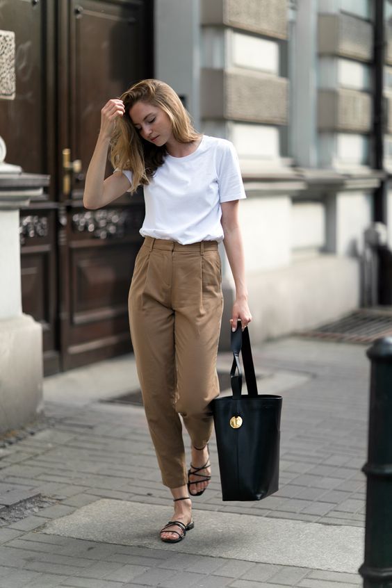 a white tee, brown high waisted pants, black lace up sandals and a larrge bucket bag for work