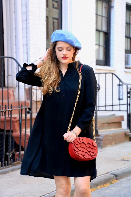 With navy blue loose dress and red chain strap bag