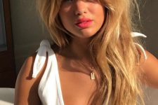 11 long blonde hair with long messy bangs and a messy hairstyle is a chic and sexy thing