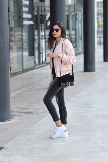 With skinny jeans, white sneakers and black bag