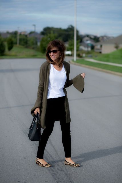 With white t-shirt, black skinny pants, black bag and leopard printed flat shoes