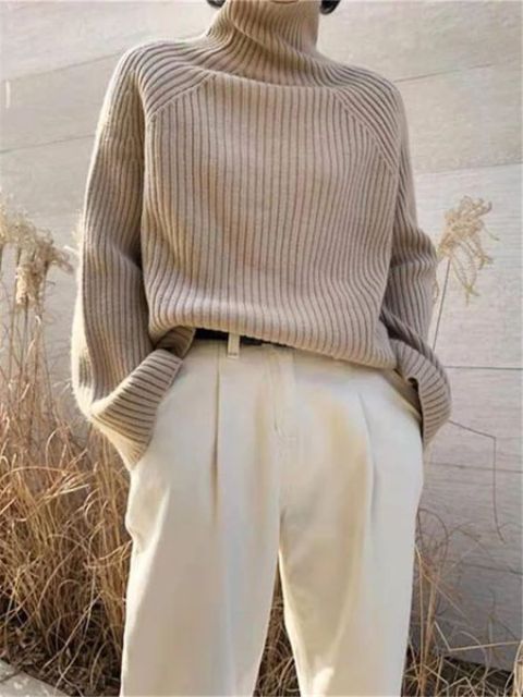 an elegant tan ribbed sweater, white pants and a belt for a stylish minimalist look