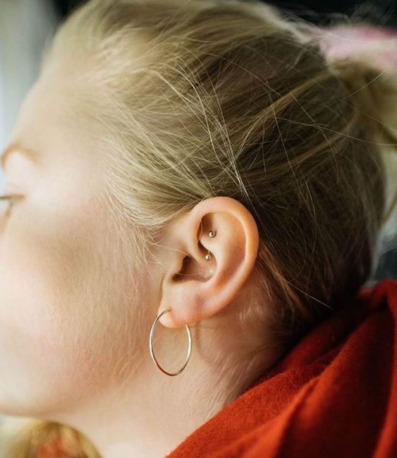 minimalist ear styling with a large hoop and a smaller stud is a chic idea for a modern gal