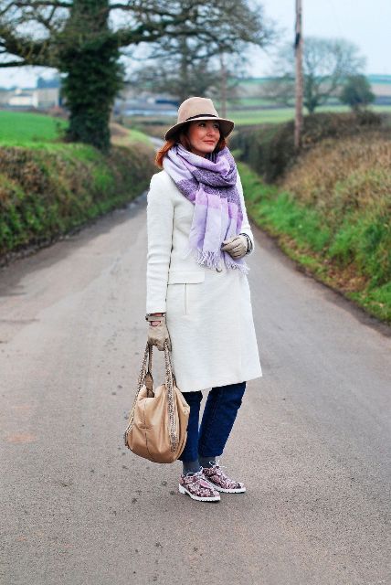 With white coat, beige hat, beige tote bag and printed boots