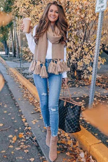 With white shirt, distressed skinny jeans, printed tote bag and ankle boots